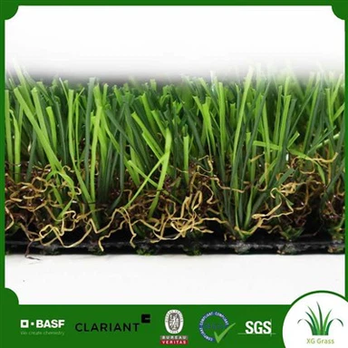 Paesaggistica in erba artificiale e roccia